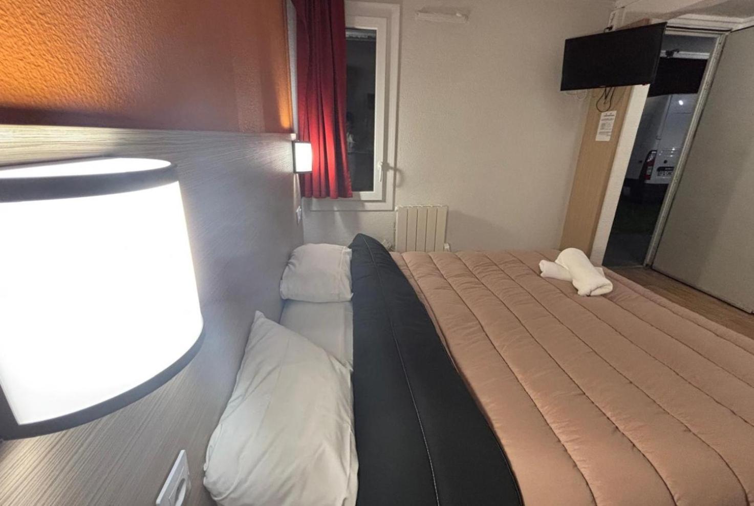พรีเมียรคลาสฟอนเตเนย์เตรซิกนี Hotel ฟงต์เนย์-เตรซิญี ภายนอก รูปภาพ