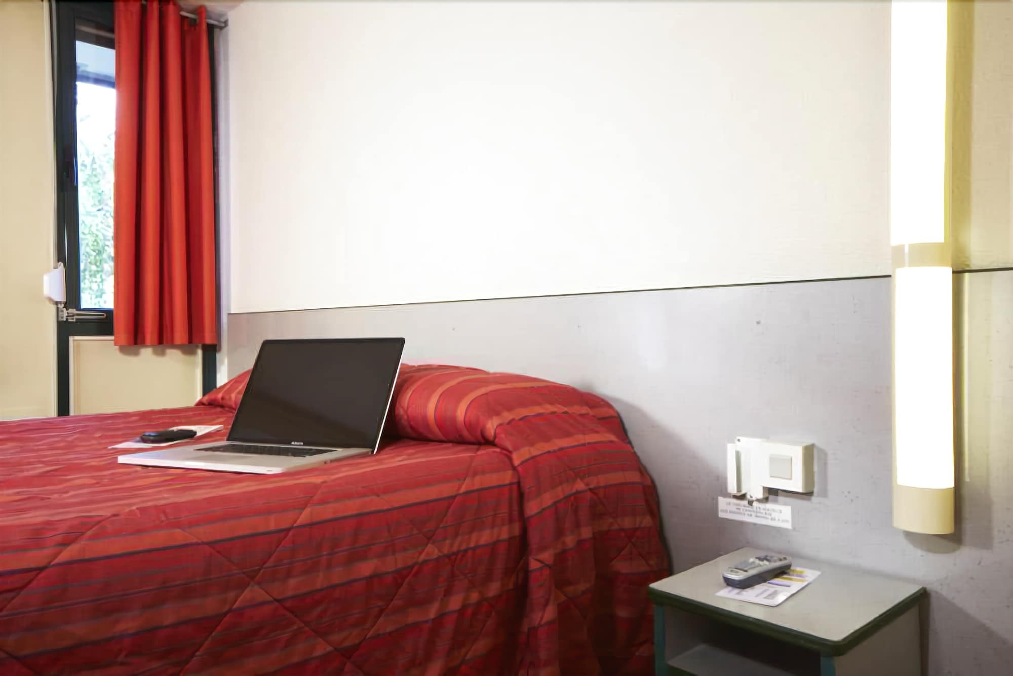 พรีเมียรคลาสฟอนเตเนย์เตรซิกนี Hotel ฟงต์เนย์-เตรซิญี ภายนอก รูปภาพ
